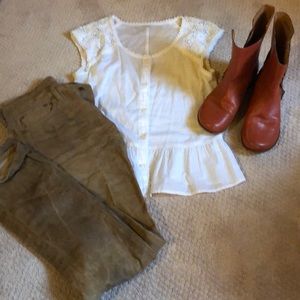 Hinge blouse with ruffle